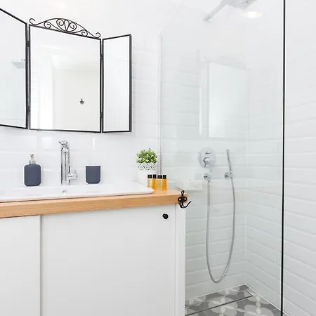 Apartment Tenczynska 3 *