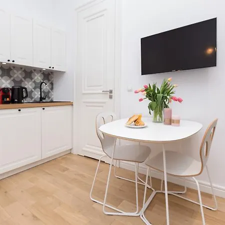 Apartment Tenczynska 3 *